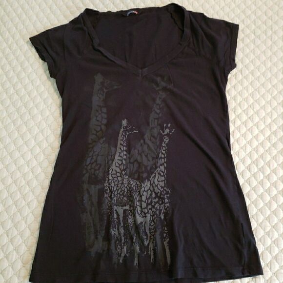 Giraffe V-Neck T-Shirt Black Gray Tonal Lightweight Tee Womens Juniors Sz Medium - Picture 6 of 11